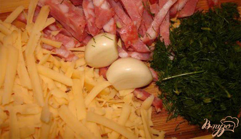 Фото приготовление рецепта: Ореховые столбики из слоеного теста с ветчиной и сыром шаг №1