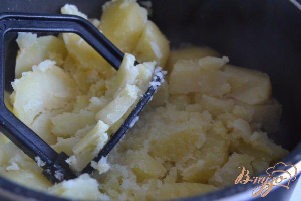 Фото приготовление рецепта: Блины с картофелем и соусом из тыквы шаг №3