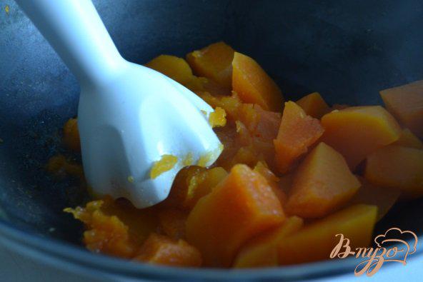 Фото приготовление рецепта: Блины с картофелем и соусом из тыквы шаг №7