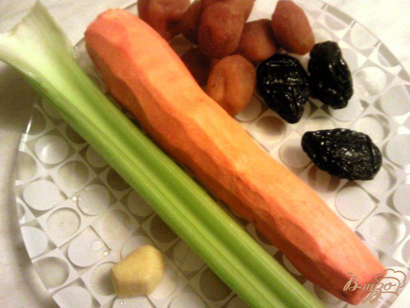 Фото приготовление рецепта: Баранина, тушенная  с сухофруктами и овощами шаг №1