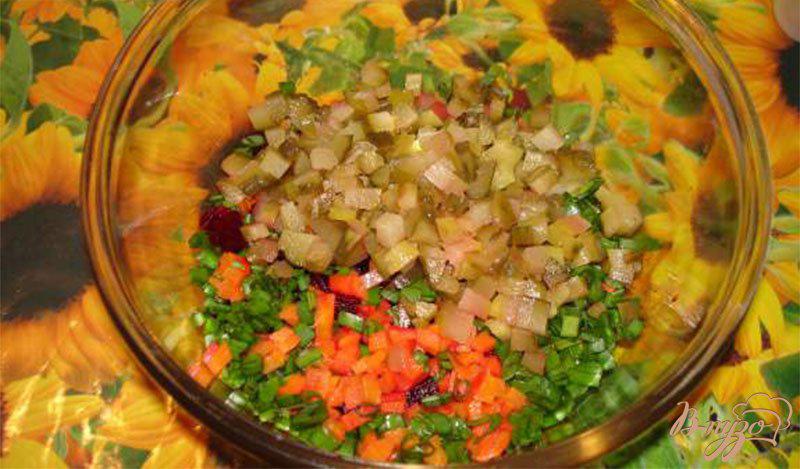 Фото приготовление рецепта: Овощной салатик с селедкой шаг №3