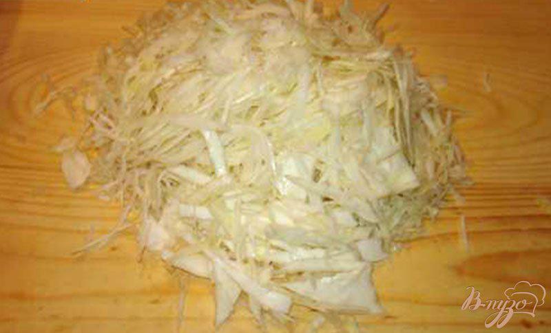 Фото приготовление рецепта: Легкий салат с фетой и тыквенными семечками шаг №1