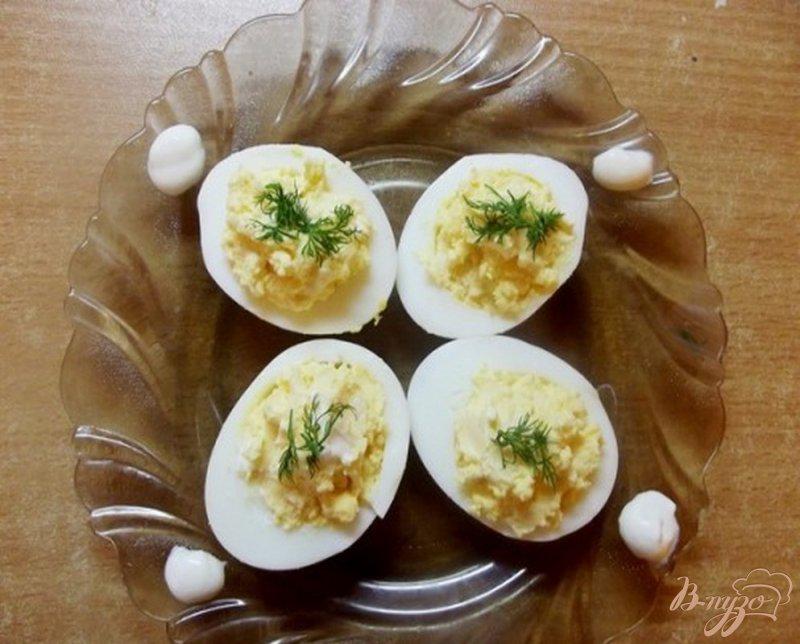 Фото приготовление рецепта: Украинская закуска из яиц с салом и чесноком шаг №5