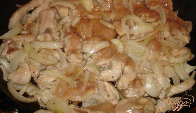 Фото приготовление рецепта: Курица с ананасами шаг №3
