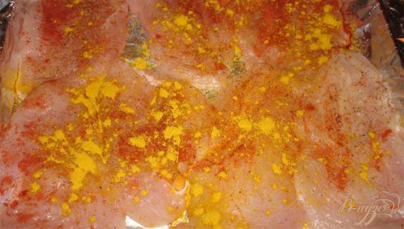 Фото приготовление рецепта: Куриные отбивные с ананасом под сырной шубкой шаг №2