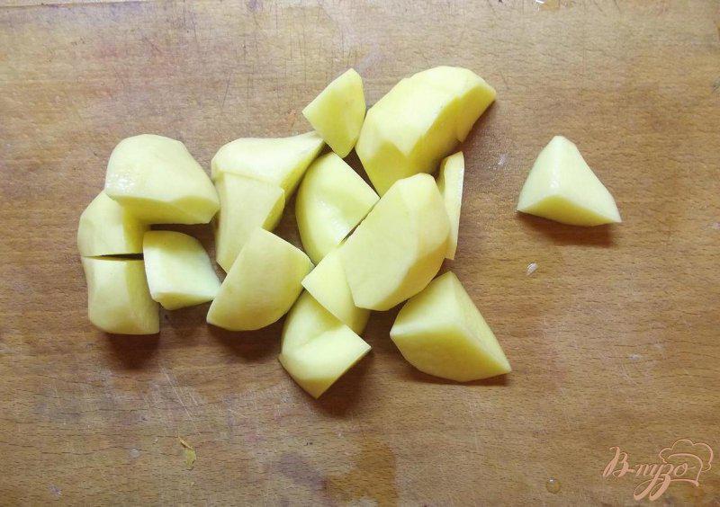 Фото приготовление рецепта: Рассыпчатый картофель с томатом на свином сале шаг №1