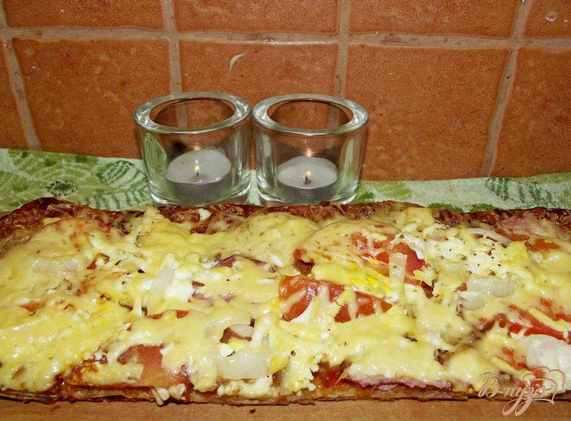 Фото приготовление рецепта: Домашняя мясная пицца с яйцом шаг №7