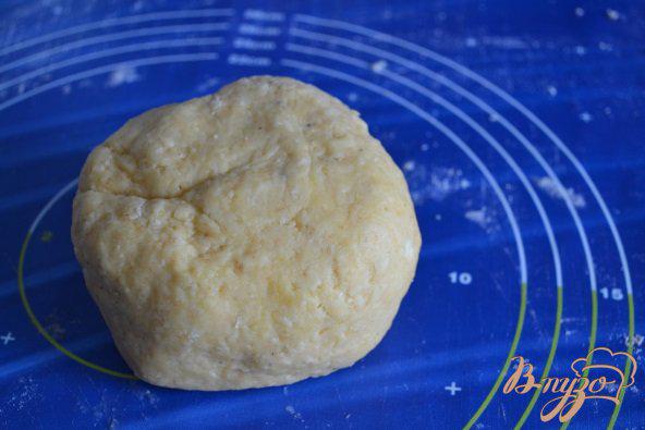 Фото приготовление рецепта: Сырное пикантное печенье к пиву шаг №5
