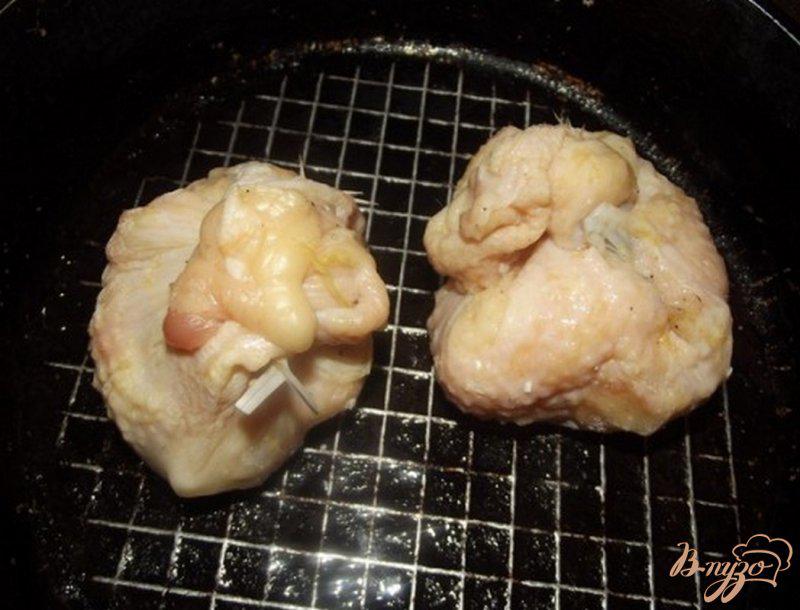 Фото приготовление рецепта: Мешочки с курицей и яблоками шаг №4