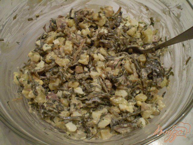 Фото приготовление рецепта: Салат из морских водорослей шаг №8