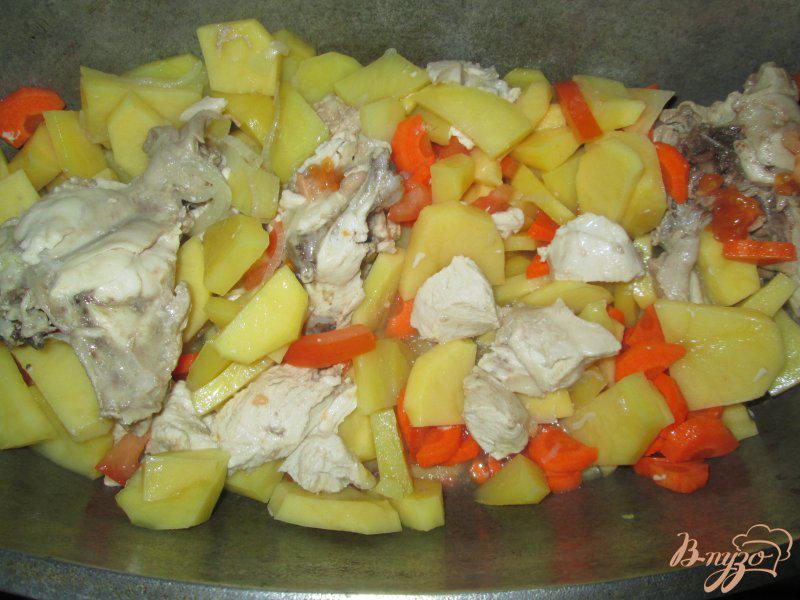 Фото приготовление рецепта: Картошка тушеная с курицей шаг №6
