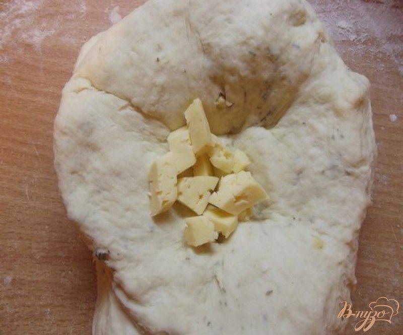 Фото приготовление рецепта: Розмариновый хлеб с сыром и орехами шаг №5