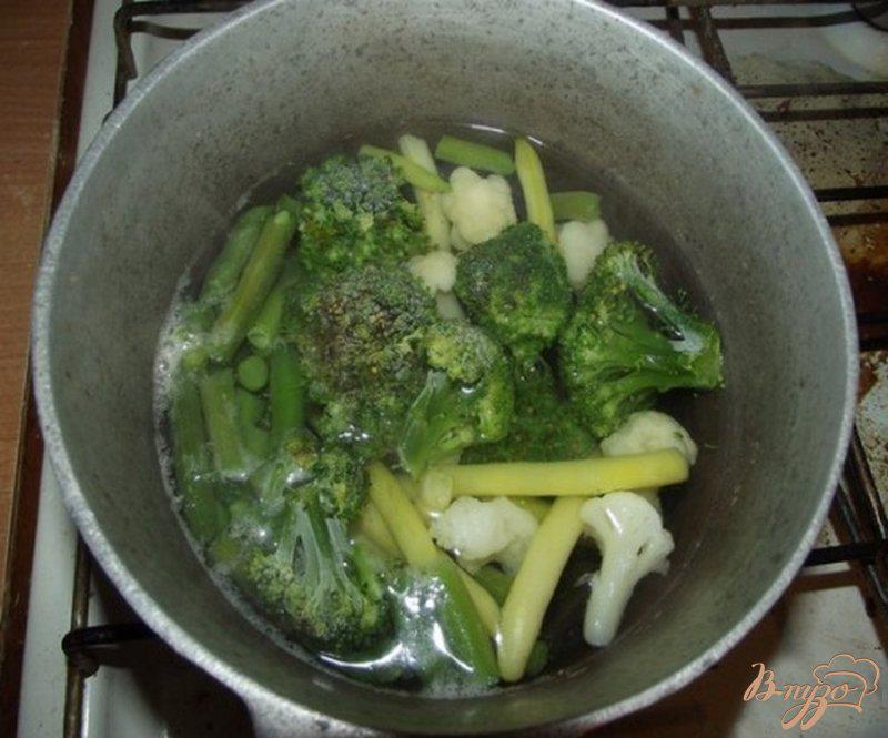 Фото приготовление рецепта: Овощной салат под соево-медовый соус шаг №4