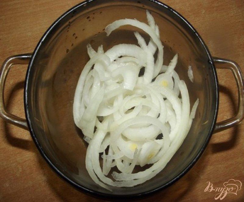 Фото приготовление рецепта: Салат из маринованных грибов шаг №3