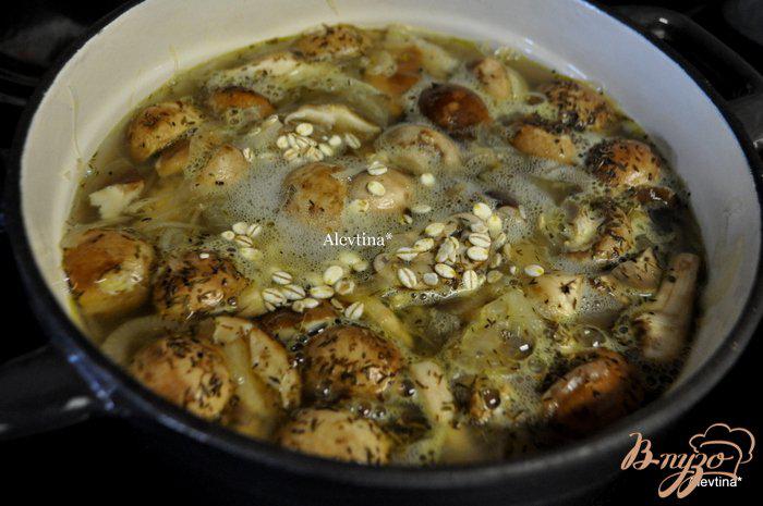Фото приготовление рецепта: Грибной суп с шиитаке и шампиньонами Белла шаг №5