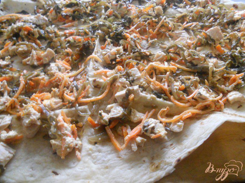 Фото приготовление рецепта: Рулет из лаваша с морской капустой шаг №3