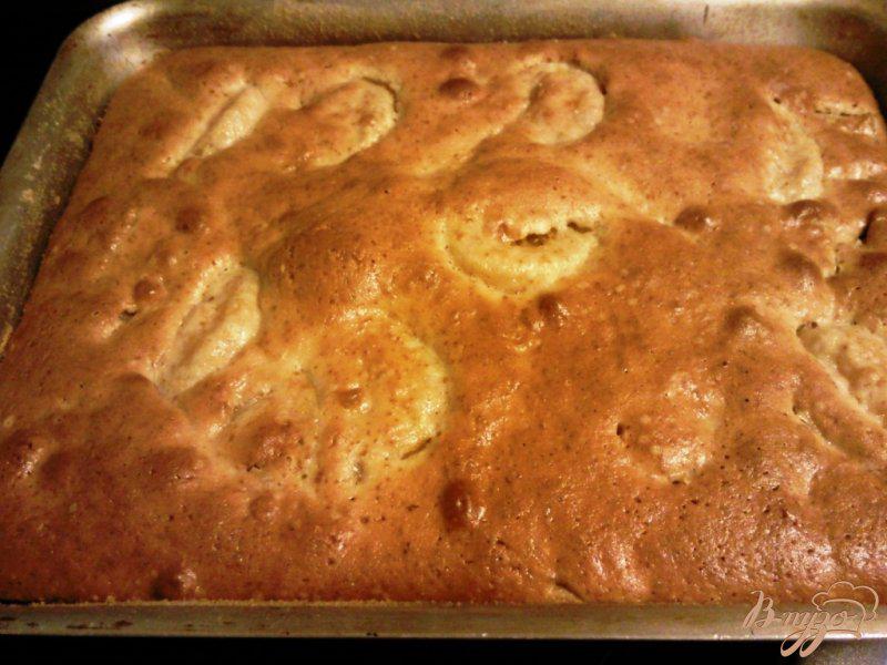 Фото приготовление рецепта: Пирог с яблоками и мандаринами шаг №4