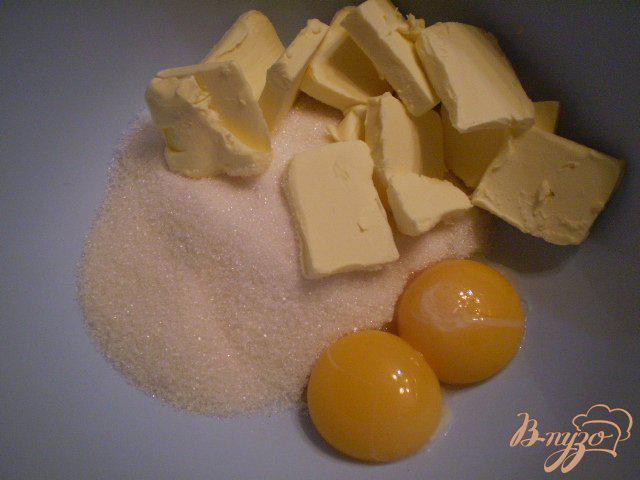 Фото приготовление рецепта: Лимонный пирог с кусочками кураги шаг №2