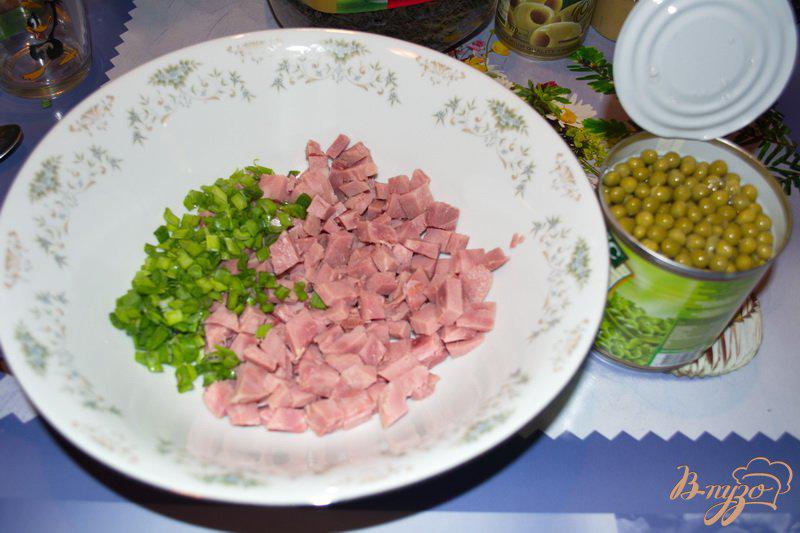 Фото приготовление рецепта: Вкусный салат с сухариками шаг №3