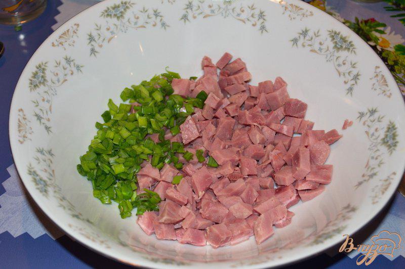 Фото приготовление рецепта: Вкусный салат с сухариками шаг №2