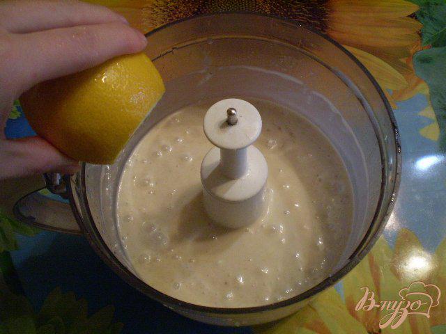 Фото приготовление рецепта: Банановое мороженое с лимоном шаг №4