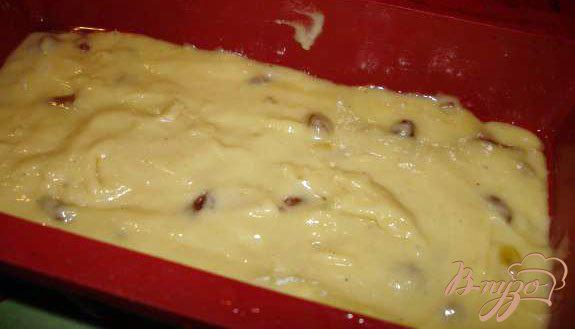 Фото приготовление рецепта: Домашний кекс с кумкватом и изюмом шаг №3