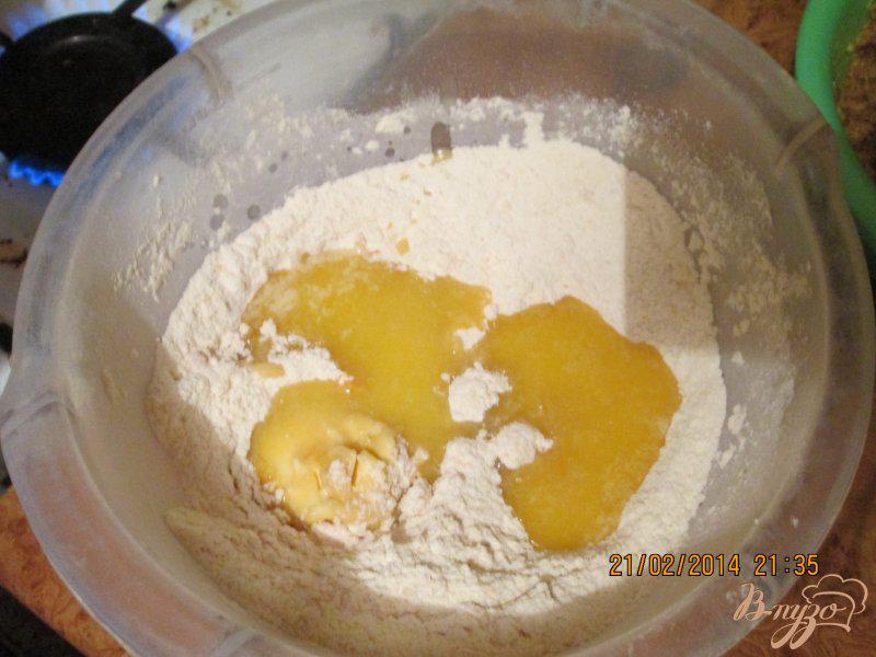 Фото приготовление рецепта: Рулетики с сушеными абрикосами и грецким орехом. шаг №2