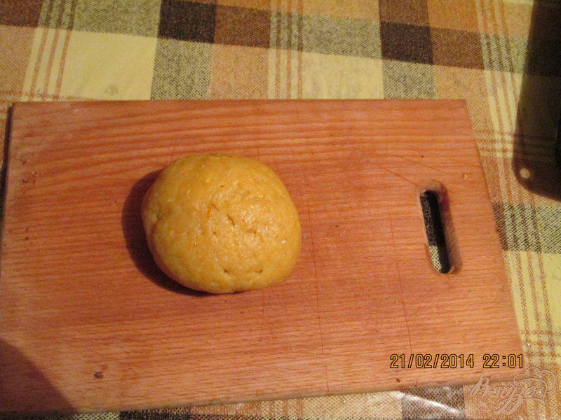Фото приготовление рецепта: Рулетики с сушеными абрикосами и грецким орехом. шаг №4