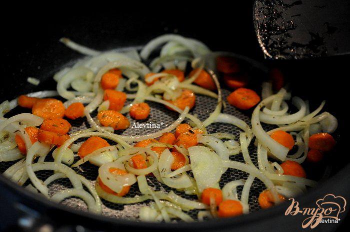 Фото приготовление рецепта: Cвинина с овощами и яичной лапшой шаг №1