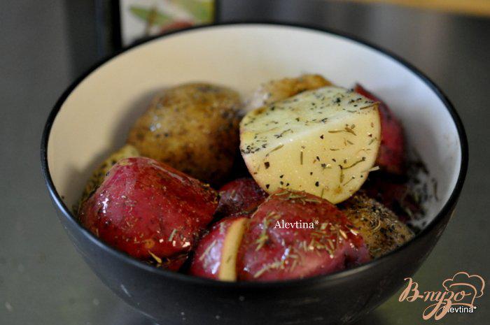 Фото приготовление рецепта: Картофель с тимьяном и розмарином в пакете шаг №1