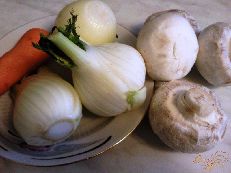 Фото приготовление рецепта: Курица,тушенная в овощах с шампиньонами шаг №1