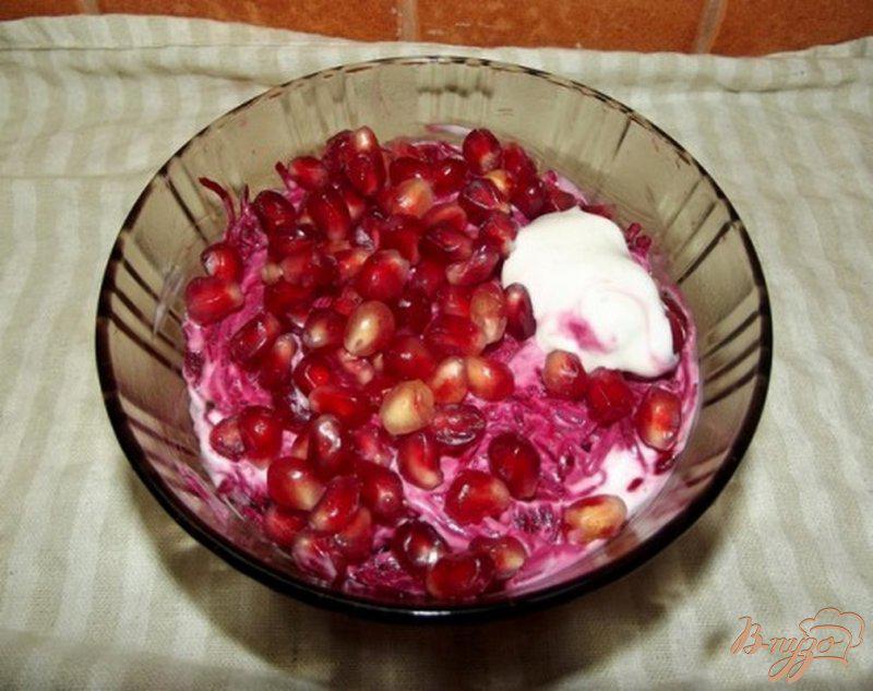 Фото приготовление рецепта: Гранатовый салат с курицей шаг №8