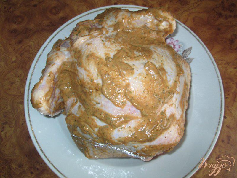 Фото приготовление рецепта: Курица запеченная целиком в специальном соусе. шаг №2