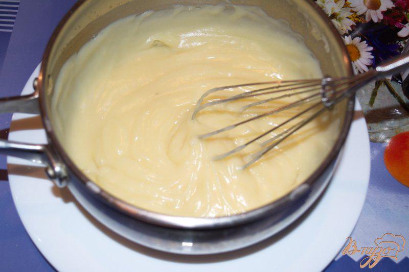 Фото приготовление рецепта: Блины с заварным кремом и ананасом шаг №3