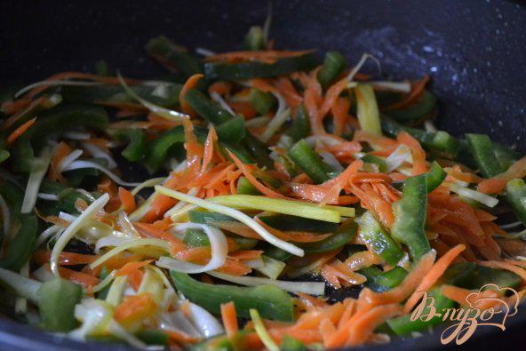 Фото приготовление рецепта: Гречаники с овощным соусом шаг №4