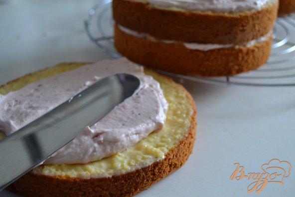 Фото приготовление рецепта: Торт «Розовый букет» шаг №6