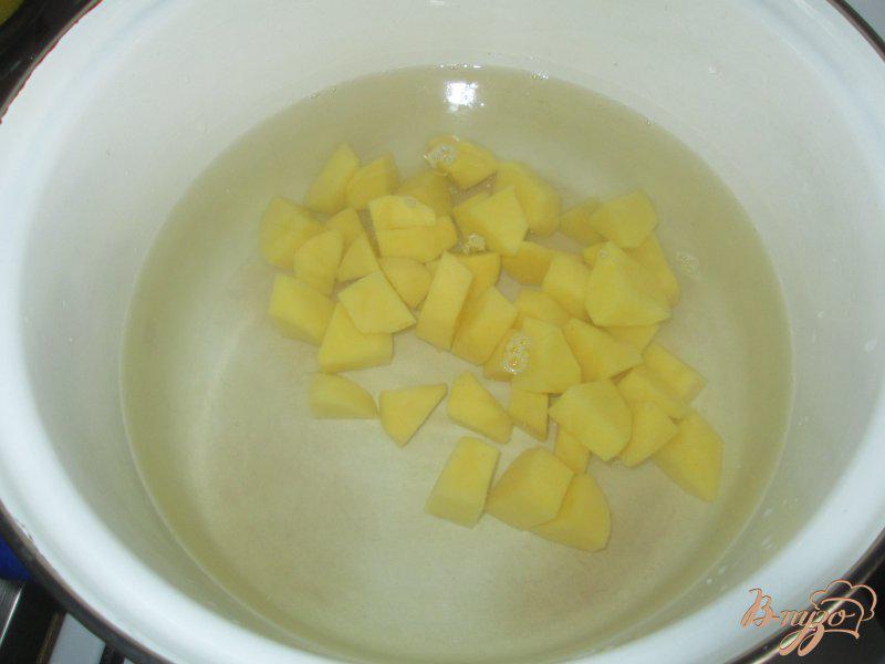 Фото приготовление рецепта: Рыбный суп из сардин шаг №2