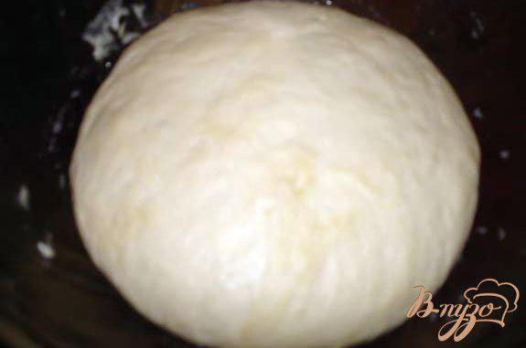 Фото приготовление рецепта: Французский луковый пирог «Писсаладьер» шаг №5