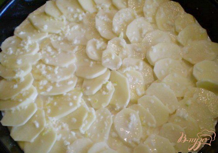 Фото приготовление рецепта: Картофель в сливках с грибами и чесноком шаг №2