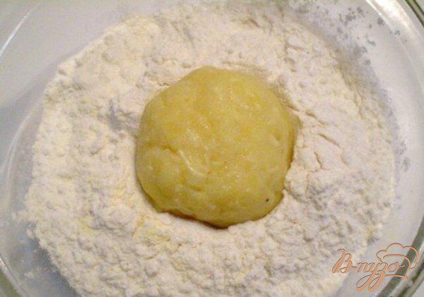 Фото приготовление рецепта: Картофляники с сыром шаг №3