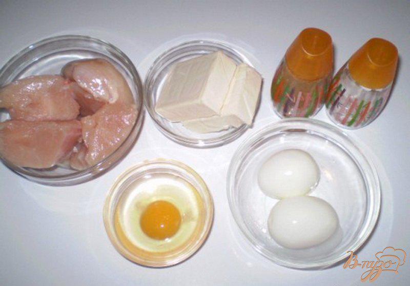 Фото приготовление рецепта: Котлеты мясные с яйцами и плавленным сыром шаг №1