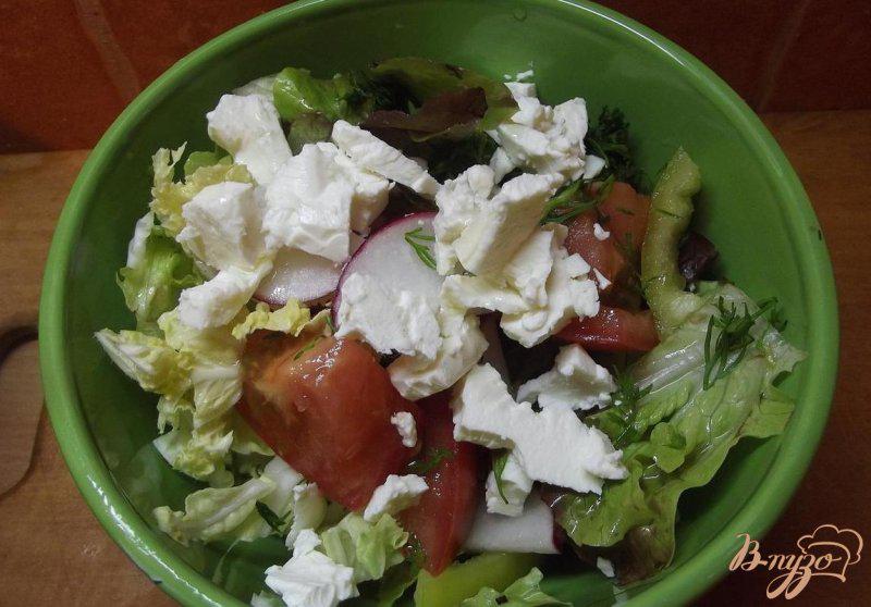 Фото приготовление рецепта: Овощной салат с фетой шаг №6