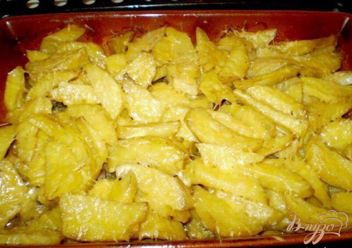 Фото приготовление рецепта: Картофель с мясом и грибами запеченный под сыром шаг №5