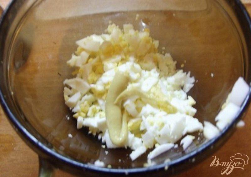 Фото приготовление рецепта: Тарталетки с огурцом и яйцами шаг №1