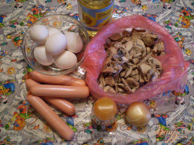 Фото приготовление рецепта: Сытный омлет с грибами шаг №1