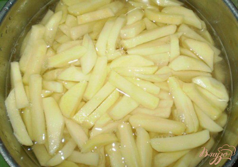 Фото приготовление рецепта: Отварной картофель с грибами шаг №1