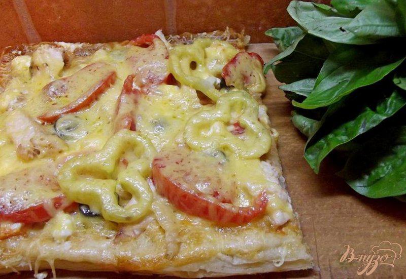 Фото приготовление рецепта: Пицца с курицей и овощами шаг №6