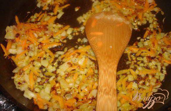 Фото приготовление рецепта: Чечевица с грибами шаг №2