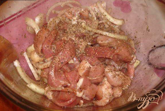 Фото приготовление рецепта: Маринованное мясо в домашнем сухом красном вине, жаренное на гриле шаг №2