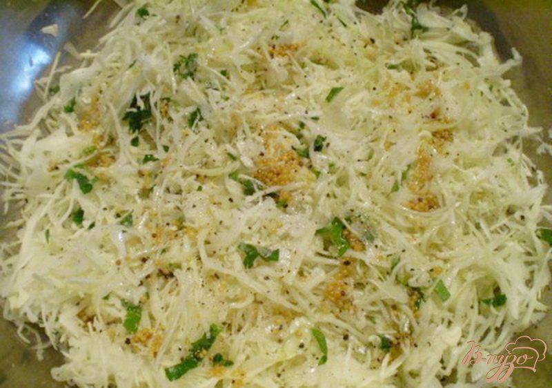 Фото приготовление рецепта: Салат из капусты и имбиря шаг №5